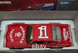 1979 Donnie Allison #1 Hawaiian Tropic Oldsmobile Autographed 124 Action MIB