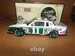 1/24 Darrell Waltrip #11 Mountain Dew Pearl & Liquid Color 1981 Action Nascar