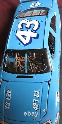 1/24 Elite Richard Petty 100th Win, 69 Torino, #43, 2008 Fusion, Autographed