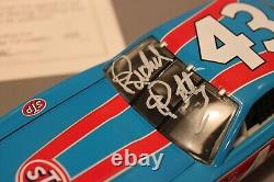 2003 Richard Petty 1975 STP Champion 1/24 Action NASCAR Diecast Autographed