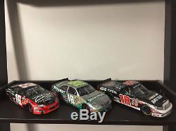 2010 1/24 ARC Kyle Busch #18 Autographed Bristol Sweep Set with pin