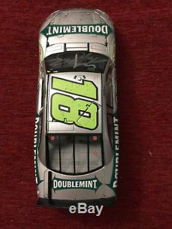 2010 1/24 ARC Kyle Busch #18 Autographed Bristol Sweep Set with pin