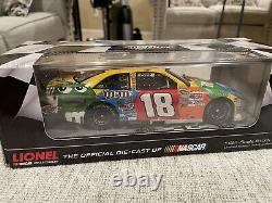 2011 Kyle Busch Bristol Raced Win Action 124 Diecast Car With Display Case Rare