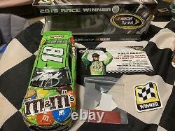 2015 Kyle Busch Autographed #18 M&Ms Crispy Sonoma Raced Win 1/24