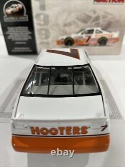 #7 Alan Kulwicki Hooters 1993 Historical NASCAR Classics 1/24