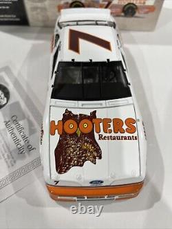 #7 Alan Kulwicki Hooters 1993 Historical NASCAR Classics 1/24