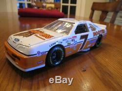Action 1992 Alan Kulwicki Hooters Ford Thunderbird 1/24 Diecast with autograph