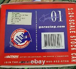 Action 2001 Michael Waltrip #15 Stars and Stripes 124 Monte Carlo W hatB signed