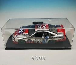 Action Platinum Richard Petty 200th Victory Autographed Edition 124 Diecast Car