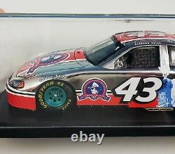 Action Platinum Richard Petty 200th Victory Autographed Edition 124 Diecast Car