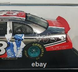 Action Platinum Richard Petty 200th Victory Autographed Edition 124 Diecast Car