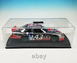 Action Platinum Richard Petty 200th Victory Autographed Edition 124 Diecast Car