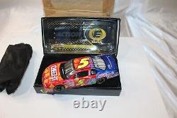 Action RCCA Elite 124 Diecast NASCAR Cheez-It Autographed Box Terry Labonte