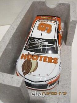 Chase Elliott #9 2018 Hooters Autographed 1/24