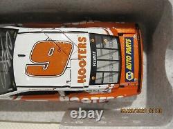 Chase Elliott #9 2018 Hooters Autographed 1/24