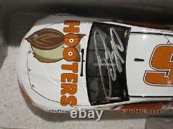 Chase Elliott #9 2018 Hooters Autographed 1/24