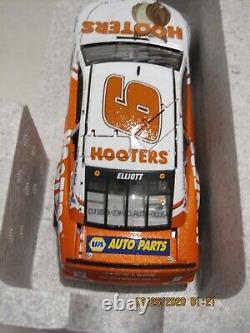 Chase Elliott #9 2018 Hooters Autographed 1/24