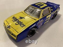 DALE EARNHARDT 1984 Monte Carlo #3 WRANGLER BLUE GOOSE 1/24 CAR. Original