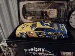 DALE EARNHARDT DIECAST NASCAR RACE CAR 1/24 #15 WRANGLER Ford elite car