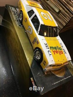 Dale Earnhardt Sr. 1980 Elite 124 Diecast Mellow Yellow Ventura #2 1/2508