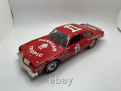 Donnie Allison 1/24 NASCAR Action Historical Series Hawaiian Tropic 1979 Olds