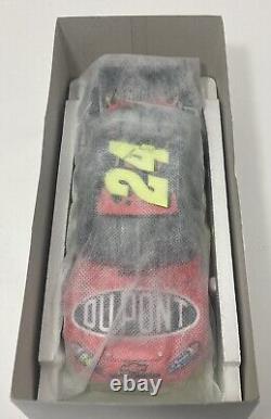 Jeff Gordon #24 DuPont 2010 Impala Black Red 1/24 NASCAR Diecast /6884 Action NB