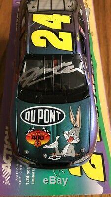 Jeff Gordon Autographed Dupont Bugs Bunny Racing 2001 NASCAR 1/24 Diecast Car