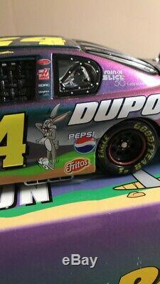 Jeff Gordon Autographed Dupont Bugs Bunny Racing 2001 NASCAR 1/24 Diecast Car