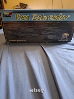 Ken Schrader 2000 M&M's NASCAR 124 Green Action diecast Pontiac car NIB 100174