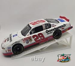 Kevin Harvick #29 2001/2002 NASCAR 124 Diecast Car Lot