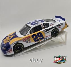 Kevin Harvick #29 2001/2002 NASCAR 124 Diecast Car Lot
