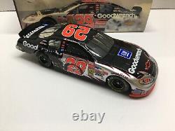 Kevin Harvick #29 Gm Goodwrench / Victory Burn-out 2003 Monte Carlo 1/24