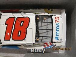 Kyle Busch #18 2016 Red White And Blue Liquid Color Autographed 009 Of 25 1/24