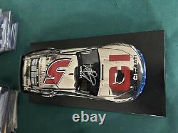 Kyle Larson Autographed Number #01 /72 Color Chrome 2021 Cincinnati 1/24 Action