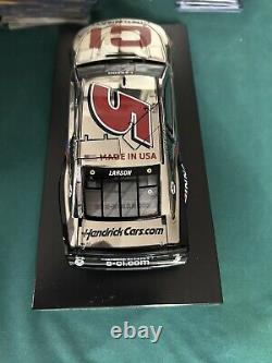 Kyle Larson Autographed Number #01 /72 Color Chrome 2021 Cincinnati 1/24 Action
