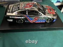 Kyle Larson Autographed Number #01 /72 Color Chrome 2021 Cincinnati 1/24 Action