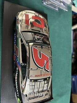 Kyle Larson Autographed Number #01 /72 Color Chrome 2021 Cincinnati 1/24 Action