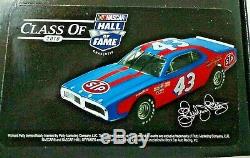 New 1974 Richard Petty NASCAR Inaugural Class Hall Of Honor 1/24 Diecast Car