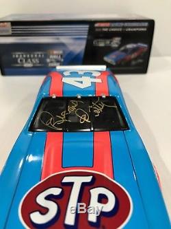 Richard Petty 1974 Dodge Charger Hall Of Fame Autographed 1/24 historical