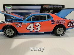 Richard Petty 1974 Dodge Charger STP Hall Of Fame 1/24 historical