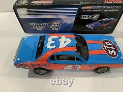 Richard Petty 1974 Dodge Charger STP Hall Of Fame 1/24 historical