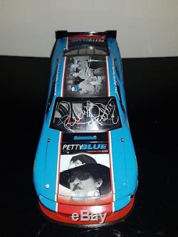 Richard Petty 2010 Dodge Challenger CFS Champion Petty Blue SIGNED AUTOGRAPHED