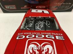 Richard Petty Autographed Nascar Diecast #43 Stp 1975 2005 Dodge Swap 2 Car Set