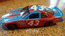 Richard Petty / Kasey Kahne #43 STP #9 Dodge Dealers Swap 2005 1975 Charger Set