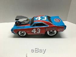 Richard Petty Nascar Diecast #43 Stp 1968 Dodge Hemi Dart 1/18 Muscle Machines
