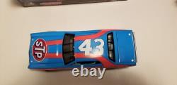 Richard Petty STP #43 1974 Dodge Charger 2010 HALL OF FAME 1/24 By Lionel