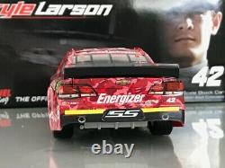 VERY RARE AUTOGRAPHED KYLE LARSON #42 CAMO / TARGET 1 of only 200 DIN#068
